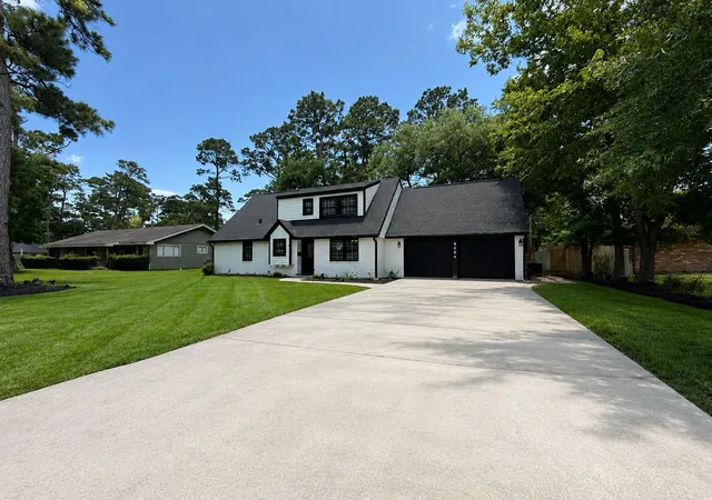 2nd image of 3004 Woodland Dr, Dickinson, TX 77539 | MLS# 92613009