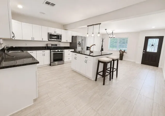 Photo 3 of Single family home for sale at 3004 Woodland Dr, Dickinson, TX 77539 | MLS# 92613009 | Listing updated on 2026-09-13
