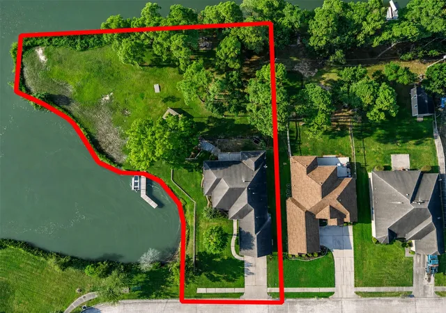 Photo 3 of Single family home for sale at 3535 Bayou Forest Dr, La Porte, TX 77571 | MLS# 10058671 | Listing updated on 2026-09-20