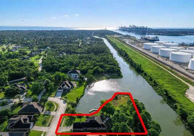 Photo 3 of Single family home for sale at 3535 Bayou Forest Dr, La Porte, TX 77571 | MLS# 10058671 | Listing updated on 2026-10-03