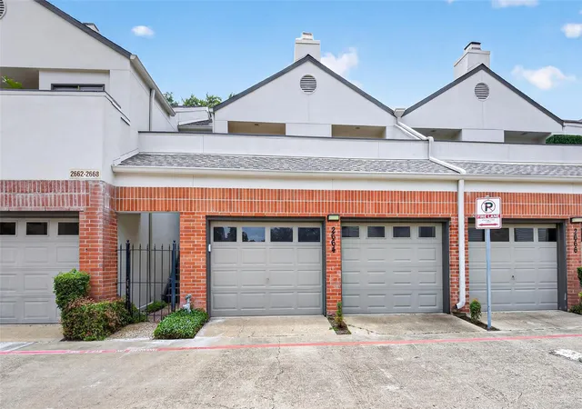 Townhouse for sale at 2664 Bering Dr #2664, Houston, TX 77057 | MLS# 4791235