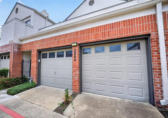 Photo 1 of Townhouse for sale at 2664 Bering Dr #2664, Houston, TX 77057 | MLS# 4791235 | Listing updated on 2026-09-22
