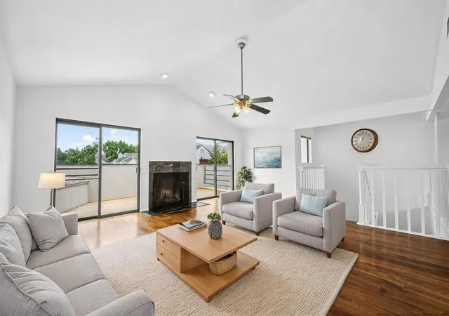 Photo 2 of Townhouse for sale at 2664 Bering Dr #2664, Houston, TX 77057 | MLS# 4791235 | Listing updated on 2026-09-22