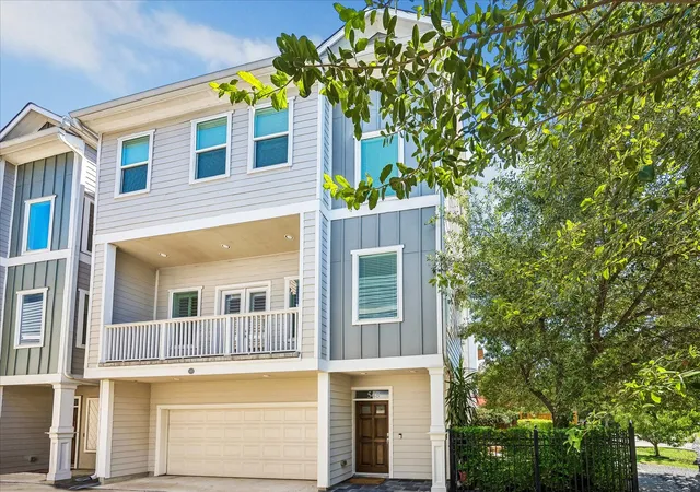 Single family home for sale at 548 Allston St, Houston, TX 77007 | MLS# 62395531