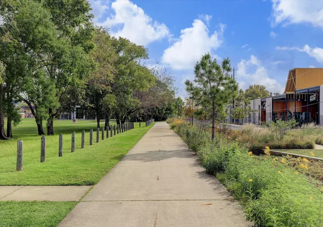 Photo 2 of Single family home for sale at 548 Allston St, Houston, TX 77007 | MLS# 62395531 | Listing updated on 2026-09-06