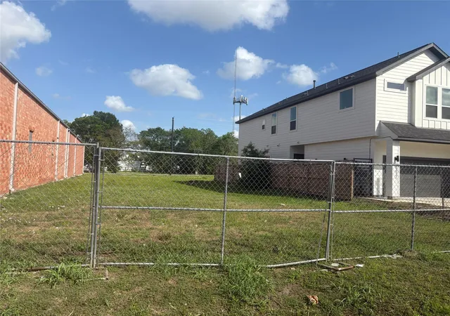Photo 2 of Land for sale at 6310 Foster St, Houston, TX 77021 | MLS# 49383155 | Listing updated on 2026-04-14