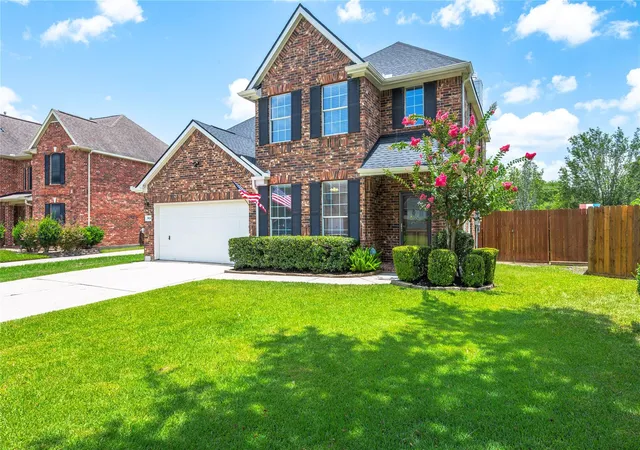 Photo 3 of Sale Pending at 3829 Houston Lake Dr, Pearland, TX 77581 | MLS# 29940906 | Listing updated on 2026-09-18