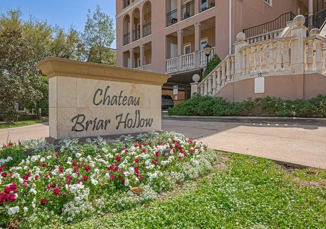 Homes for sale in Houston, TX | 58 Briar Holw Ln, Houston, TX 77027