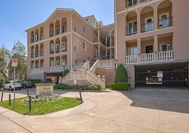 Homes for sale in Houston, TX | 58 Briar Holw Ln, Houston, TX 77027