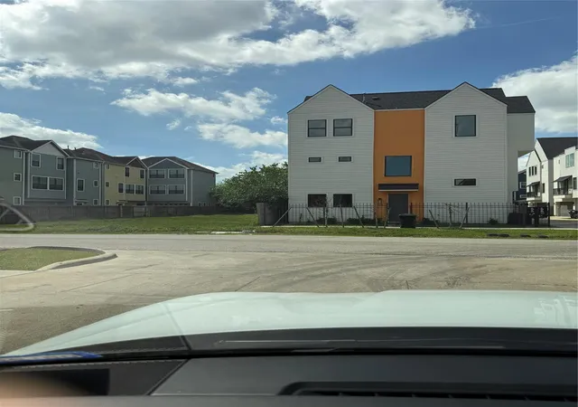 13th image of 224 W 28th St, Houston, TX 77008 | MLS# 65377099