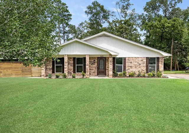 Homes for sale in Sour Lake, TX | 1019 Pineglen Dr, Sour Lake, TX 77659 | MLS# 28980722