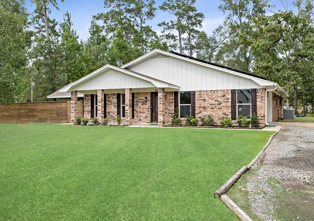Homes for sale in Sour Lake, TX | 1019 Pineglen Dr, Sour Lake, TX 77659 | MLS# 28980722