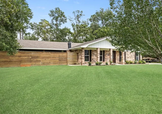 Homes for sale in Sour Lake, TX | 1019 Pineglen Dr, Sour Lake, TX 77659 | MLS# 28980722