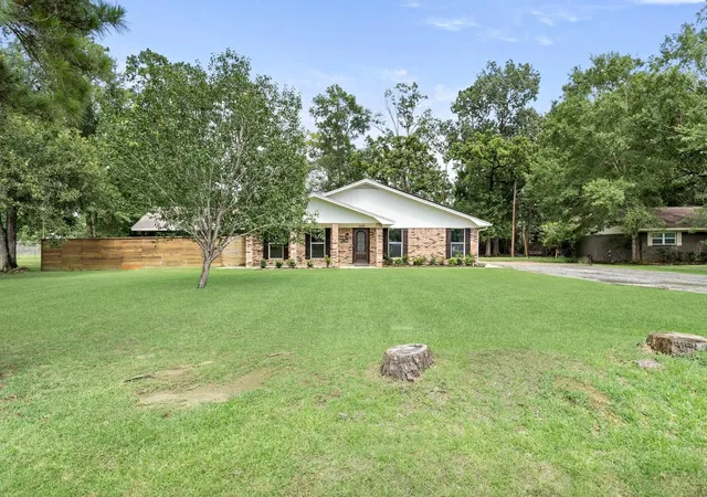 Homes for sale in Sour Lake, TX | 1019 Pineglen Dr, Sour Lake, TX 77659 | MLS# 28980722