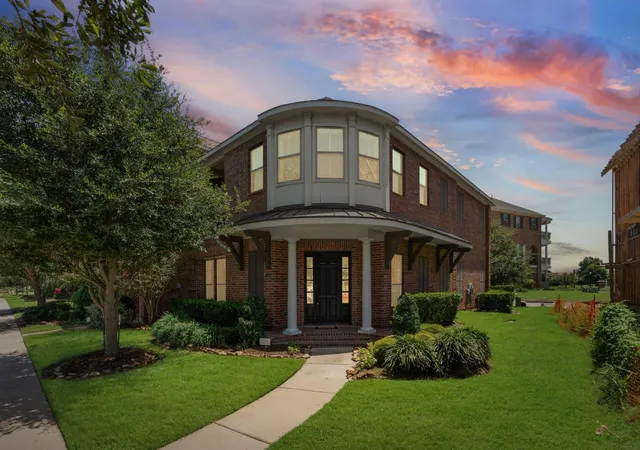 1st image of 118 Stadium Dr, Sugar Land, TX 77498 | MLS# 44057664