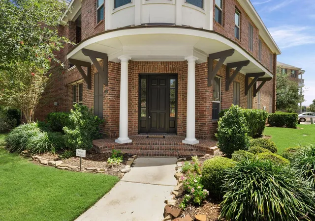 2nd image of 118 Stadium Dr, Sugar Land, TX 77498 | MLS# 44057664