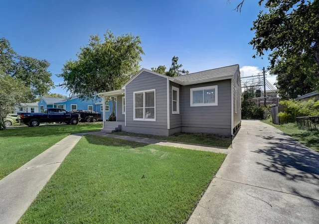 Photo 3 of Single family home for sale at 1420 Foreman St, La Marque, TX 77568 | MLS# 2800748 | Listing updated on 2026-09-20
