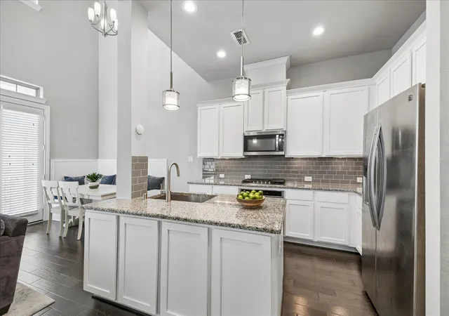 Photo 4 of Single family home for sale at 1702 Oak Leaf Pass Dr, Houston, TX 77055 | MLS# 88013670 | Listing updated on 2026-08-14