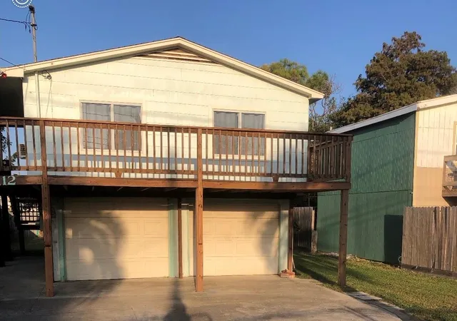 3rd image of 1112 7Th St, Dickinson, TX 77539 | MLS# 10146023