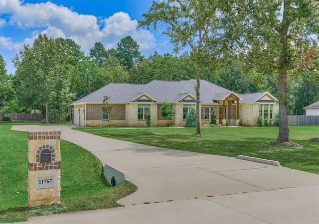 Photo 2 of Single family home for sale at 11767 Grand Harbor Blvd, Montgomery, TX 77356 | MLS# 14078408 | Listing updated on 2026-08-26