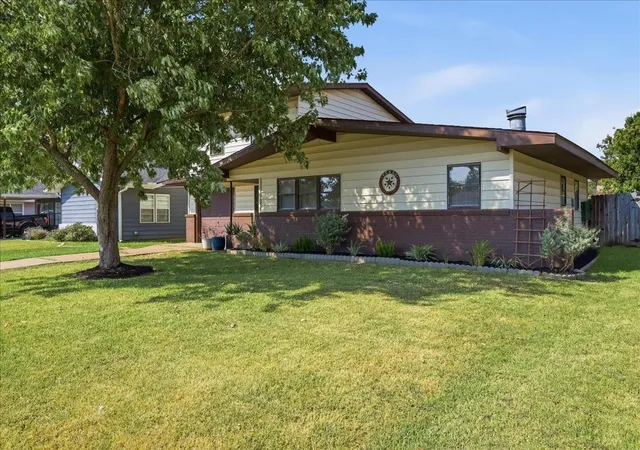 Photo 2 of Single family home for sale at 711 S 6th Street, Nederland, TX 77627 | MLS# 42061633 | Listing updated on 2026-09-20