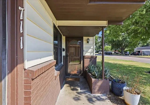 Photo 3 of Single family home for sale at 711 S 6th Street, Nederland, TX 77627 | MLS# 42061633 | Listing updated on 2026-09-20