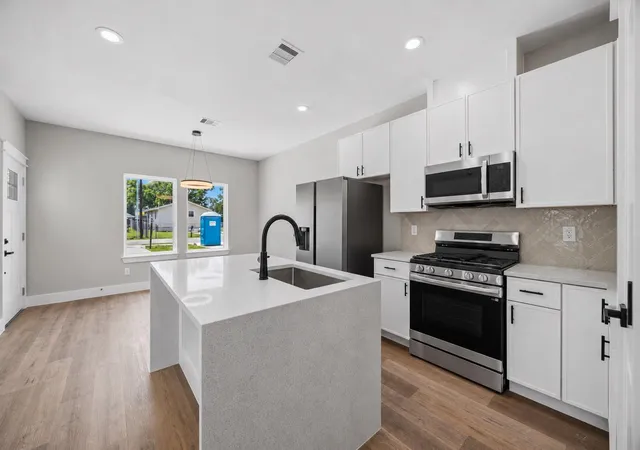 3rd image of 7912 James Franklin, Houston, TX 77088 | MLS# 87440063