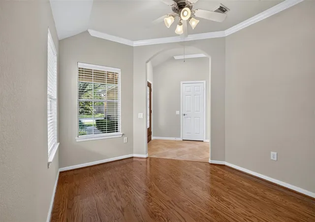 4th image of 175 W Kentwick Pl, Conroe, TX 77384 | MLS# 86023965