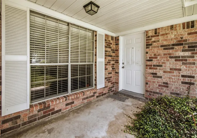2nd image of 208 Garden Dr, Friendswood, TX 77546 | MLS# 81066330