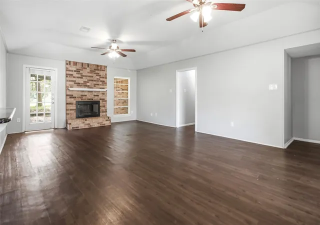 5th image of 208 Garden Dr, Friendswood, TX 77546 | MLS# 81066330