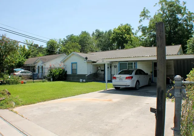 Photo 2 of Single family home for sale at 11125 Bentley St, Houston, TX 77093 | MLS# 39235020 | Listing updated on 2026-08-20