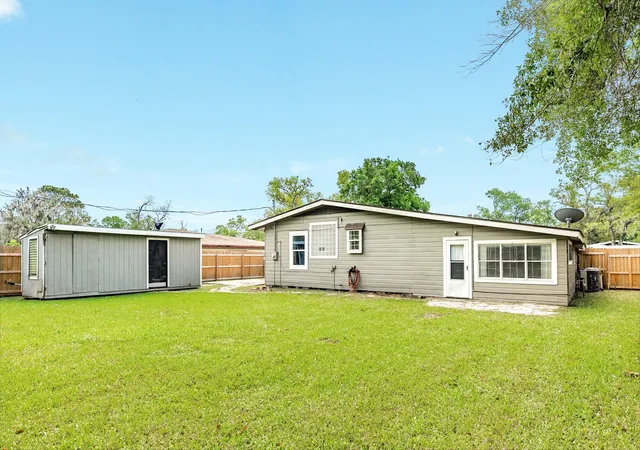 25th image of 219 Camellia St, Lake Jackson, TX 77566 | MLS# 64059805