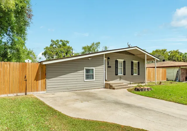 Photo 3 of Single family home for sale at 219 Camellia St, Lake Jackson, TX 77566 | MLS# 64059805 | Listing updated on 2026-09-10