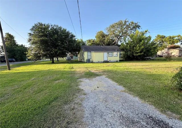 15th image of 503 Mckee St, Clute, TX 77531 | MLS# 10124317