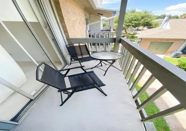 2nd image of 260 El Dorado Blvd, Webster, TX 77598