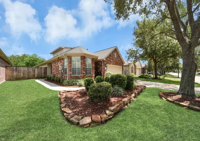 Photo 4 of Single family home for sale at 1507 N Marsala Dr, Pearland, TX 77581 | MLS# 69504021 | Listing updated on 2026-08-21
