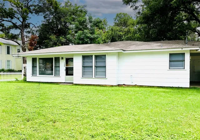 Photo 1 of Single family home for sale at 528 E Milam St, La Grange, TX 78945 | MLS# 96776366 | Listing updated on 2026-07-16