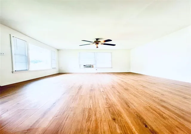 Photo 3 of Single family home for sale at 528 E Milam St, La Grange, TX 78945 | MLS# 96776366 | Listing updated on 2026-07-16