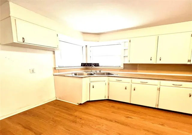 Photo 3 of Single family home for sale at 528 E Milam St, La Grange, TX 78945 | MLS# 96776366 | Listing updated on 2026-07-16