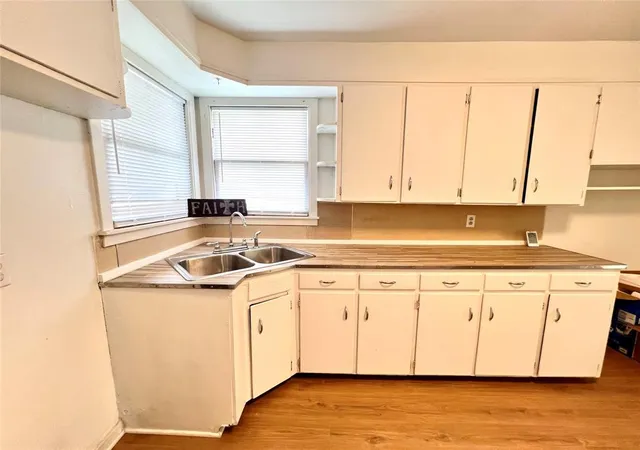 Photo 4 of Single family home for sale at 528 E Milam St, La Grange, TX 78945 | MLS# 96776366 | Listing updated on 2026-07-16