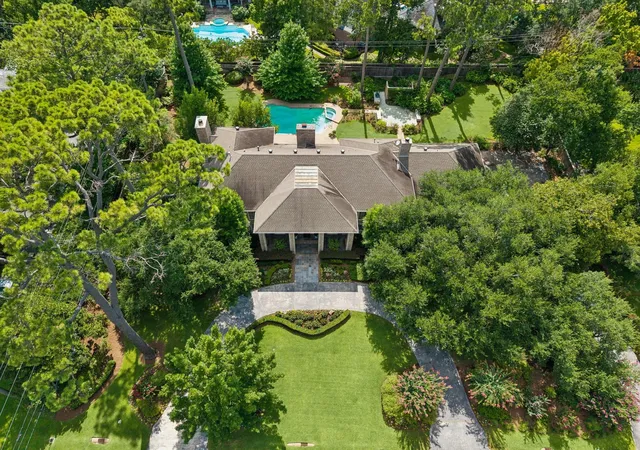 Photo 2 of Mansion for sale at 10 Stillforest St, Houston, TX 77024 | MLS# 60547581 | Listing updated on 2026-08-30
