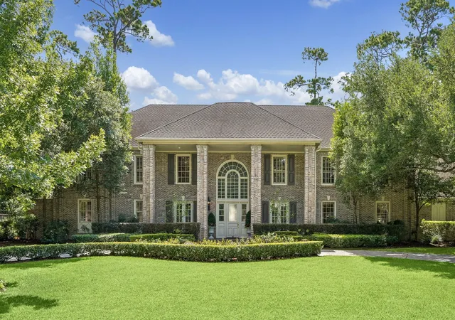 Photo 3 of Mansion for sale at 10 Stillforest St, Houston, TX 77024 | MLS# 60547581 | Listing updated on 2026-08-30
