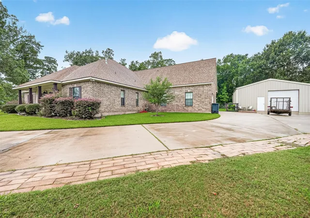 4th image of 6319 Nowlin Dr, Baytown, TX 77521 | MLS# 76041192