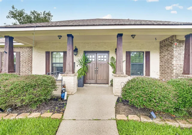 5th image of 6319 Nowlin Dr, Baytown, TX 77521 | MLS# 76041192