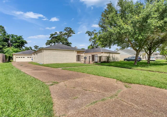 1st image of 3015 Inwood Dr, Dickinson, TX 77539 | MLS# 62015997