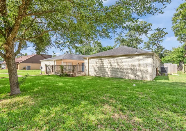 Photo 3 of Single family home for sale at 3015 Inwood Dr, Dickinson, TX 77539 | MLS# 62015997 | Listing updated on 2026-08-01