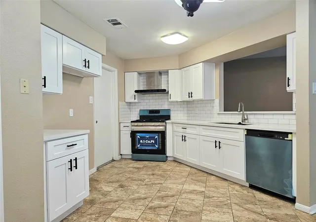 Photo 4 of Sale Pending at 4231 Southchase Ln, Houston, TX 77014 | MLS# 28764895 | Listing updated on 2026-09-28