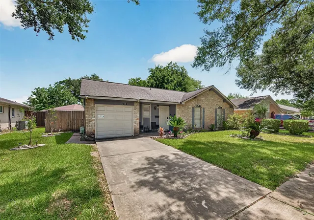 2nd image of 1914 Oaklawn St, Sugar Land, TX 77498 | MLS# 73560014