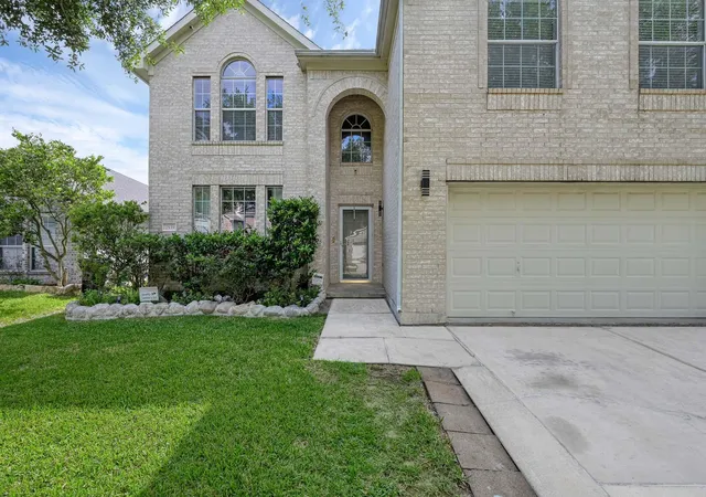 Photo 3 of Sale Pending at 2539 Forge Crk Rd, Houston, TX 77067 | MLS# 441733 | Listing updated on 2026-09-20