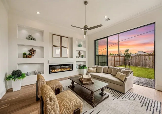 1st image of 1008 Golden Nectar, Houston, TX 77008 | MLS# 81560935